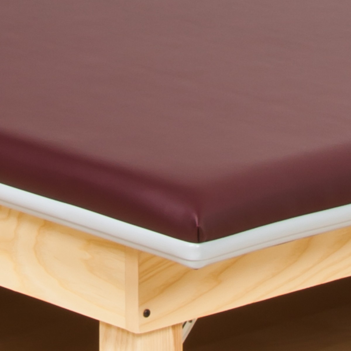 Table en bois classique style plateforme
