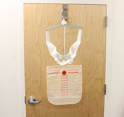 Traction cervical Fabtrac fixé sur porte avec harnais en tissu (velcro)