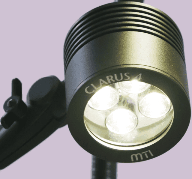 Lampe d’examen Clarus 4 LED avec base fixe